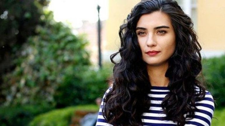 Netflix Rise of Empires Ottoman dizisinde Mara Hatun’u canlandıran Tuba Büyüküstün kimdir, kaç yaşında? Tuba Büyüküstün nereli?