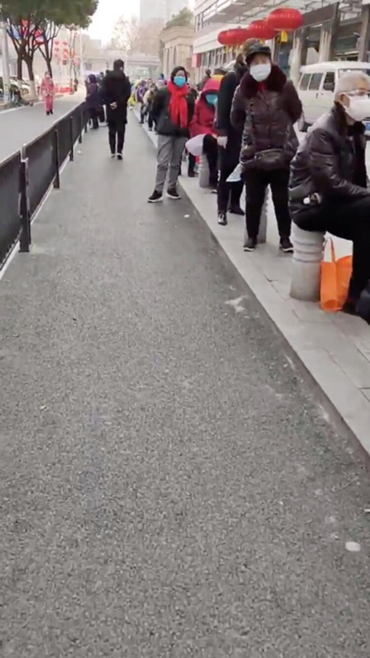 SON DAKİKA HABERİ: Corona virüsü anneden yenidoğan bebeğe geçti! Corona virüsü korku saçmaya devam ediyor