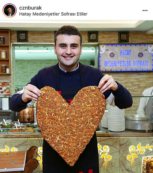CZN Burak Özdemir kimdir? Hatay Medeniyetler Sofrası nerede sahibi kim? Fenomen CZN Burak’a büyük şok!