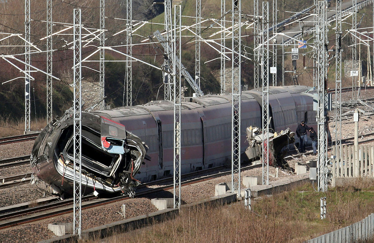 Авария скоростного поезда в Италии