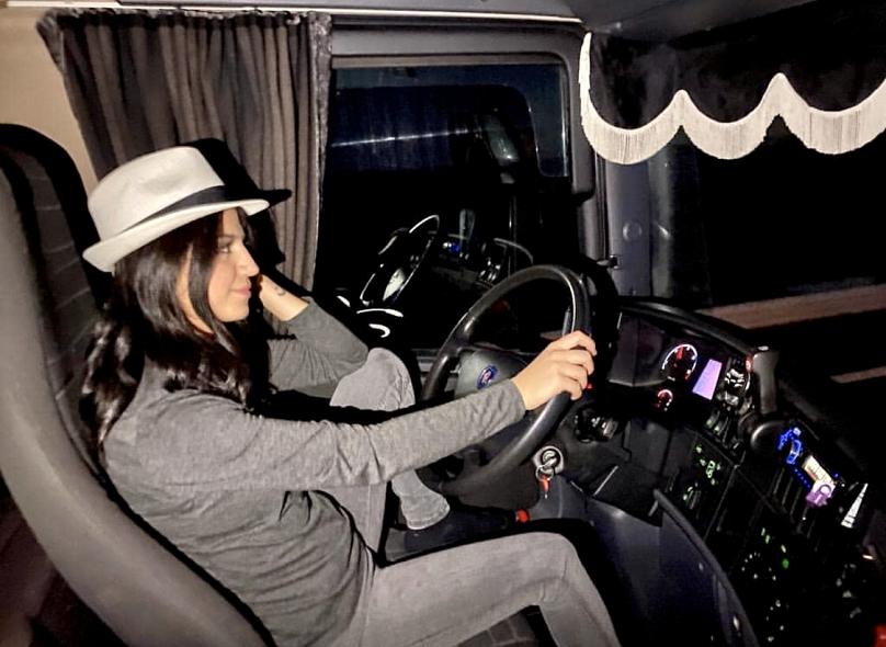 Fransa’da yaşayan Türk kızı mesleğiyle şaşırtıyor! İşte Türk kızının mesleği...