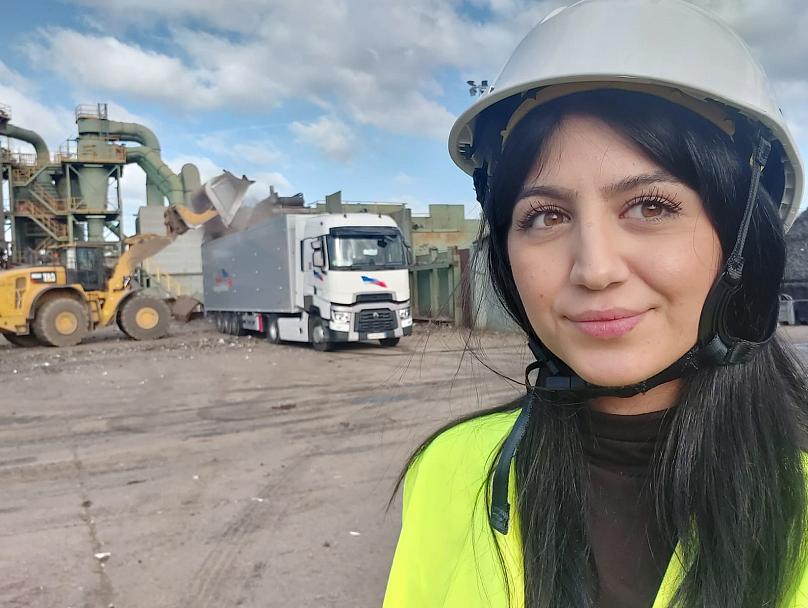 Fransa’da yaşayan Türk kızı mesleğiyle şaşırtıyor! İşte Türk kızının mesleği...