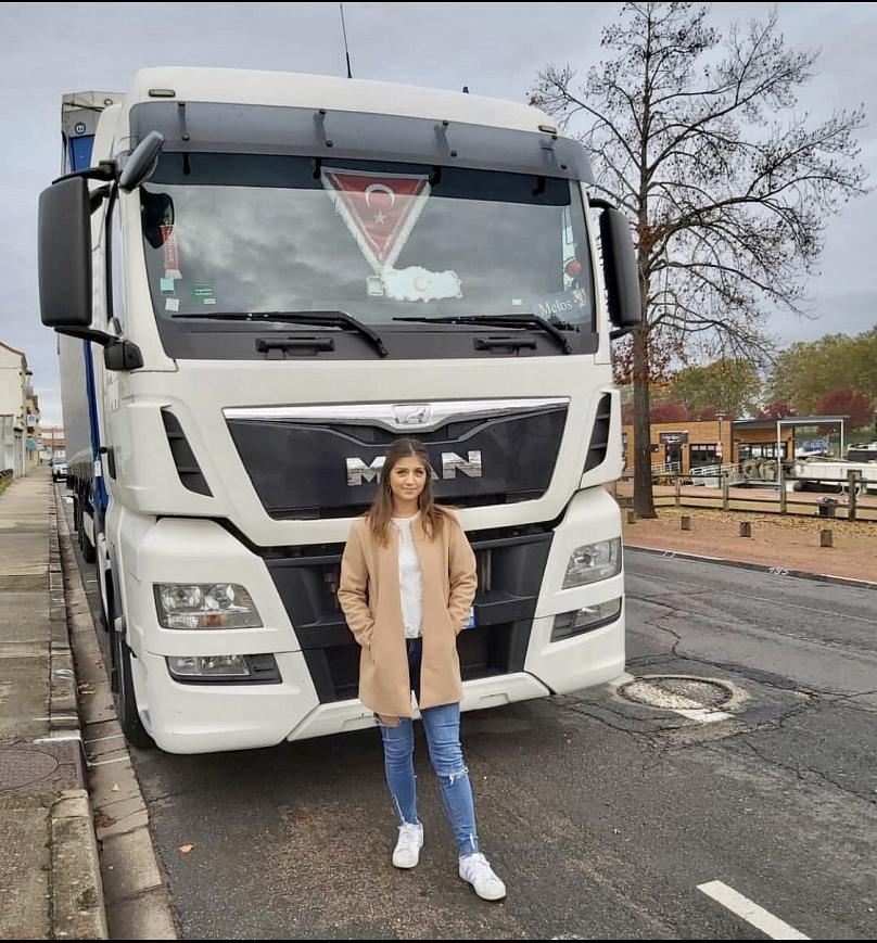 Fransa’da yaşayan Türk kızı mesleğiyle şaşırtıyor! İşte Türk kızının mesleği...