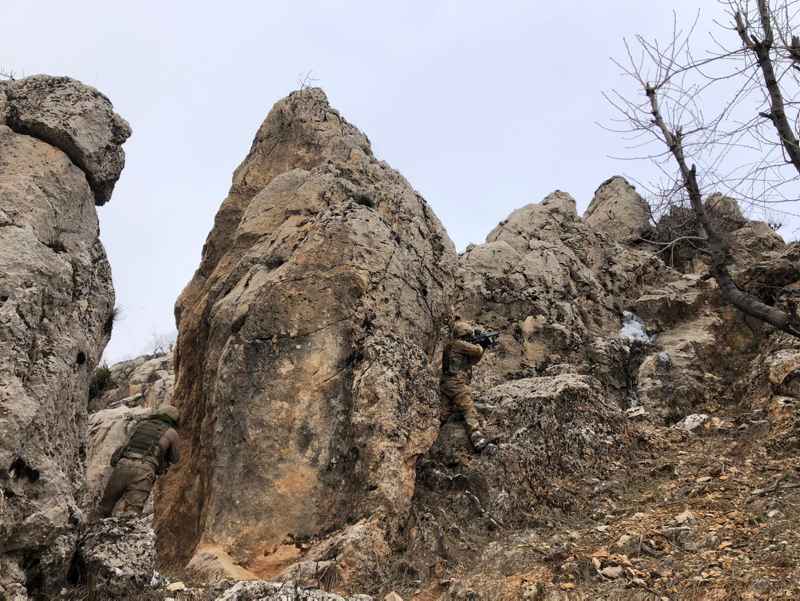 Son dakika: Terör örgütü PKK’ya darbe; 10 sığınak imha edildi