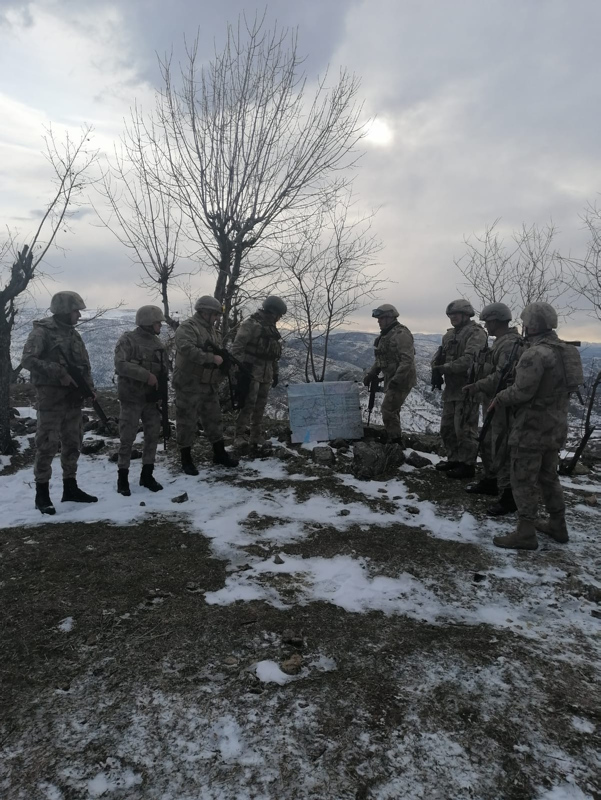 Son dakika: Terör örgütü PKK’ya darbe; 10 sığınak imha edildi