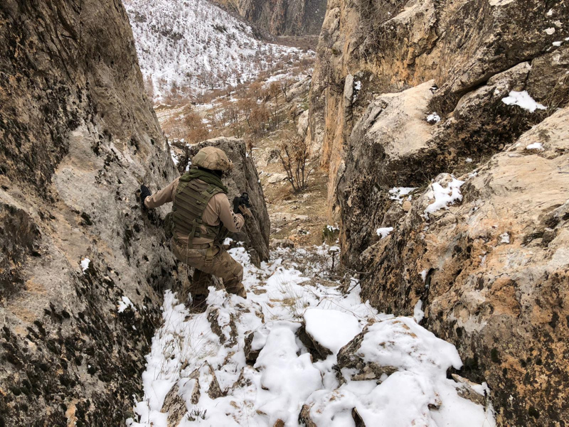 Son dakika: Terör örgütü PKK’ya darbe; 10 sığınak imha edildi
