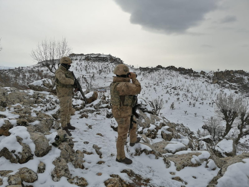 Son dakika: Terör örgütü PKK’ya darbe; 10 sığınak imha edildi