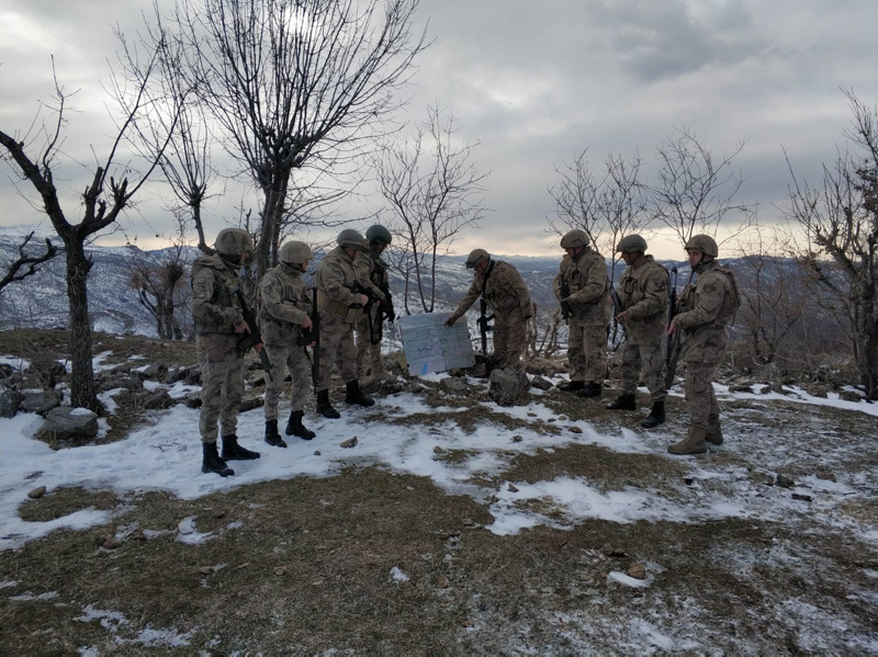 Son dakika: Terör örgütü PKK’ya darbe; 10 sığınak imha edildi