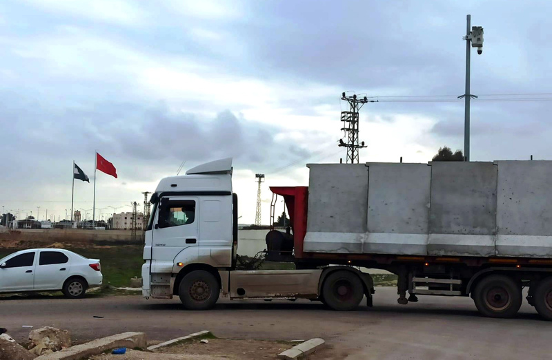 Son dakika: Sınır hattındaki beton blok sevkıyatı