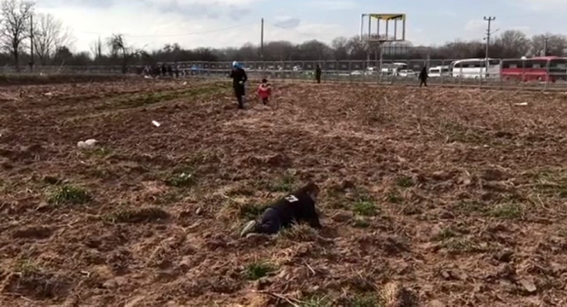Son Dakika Haberi: Avrupa’ya gitmek isteyen minik mültecinin görüntüleri yürekleri dağladı