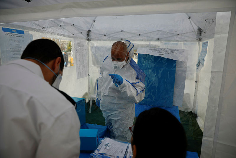 Ünlü profesörden son dakika koronavirüs açıklaması! Corona virüsü cep telefonlarından mı yayılıyor? Savaş kaybedildi...