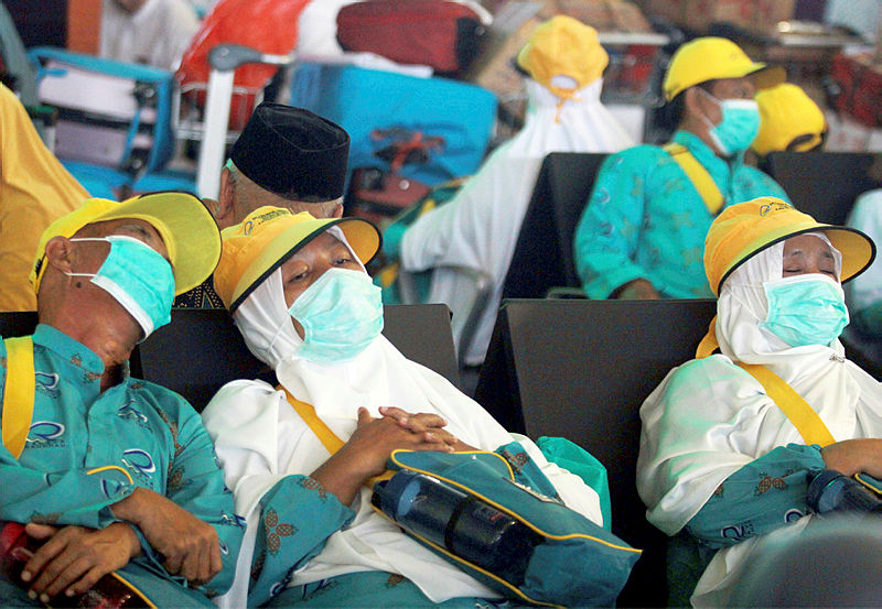 Ünlü profesörden son dakika koronavirüs açıklaması! Corona virüsü cep telefonlarından mı yayılıyor? Savaş kaybedildi...