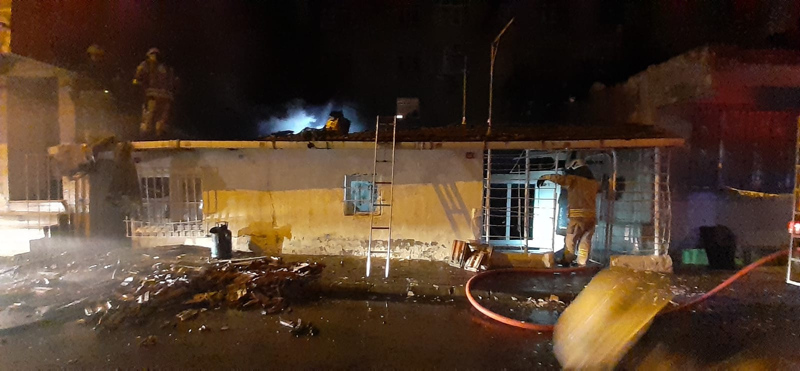 SON DAKİKA! İstanbul’da yangın! Alev alev yanan evde son durum...