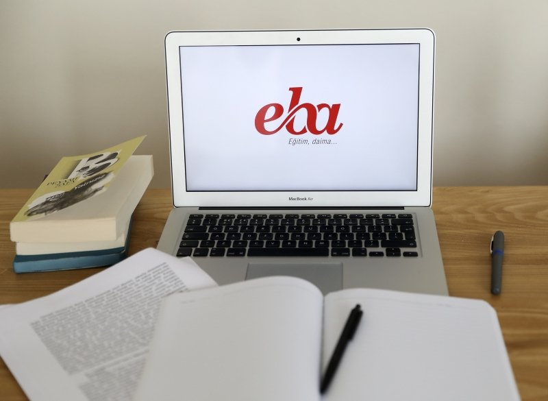 Corona nedeniyle uzaktan eğitim başlıyor: EBA TV frekans ayarı nasıl yapılır? 2020 MEB ile EBA şifre alma ve giriş işlemleri burada