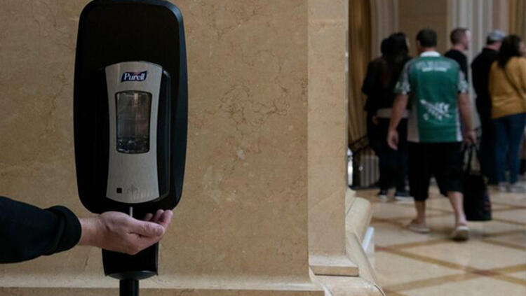 Corona virüsü belirtileri neler ve ne zaman ortaya çıkar? Koronavirüs nasıl bulaşır, tedavisi ile aşısı var mı? Corona virüs testi nasıl yaptırılır?