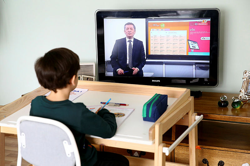 EBA TV canlı yayın izle: 2020 TRT EBA TV ile İlkokul, ortaokul, lise dersleri anlatımı canlı izle! EBA TV frekansı ve öğrenci girişi sayfası!
