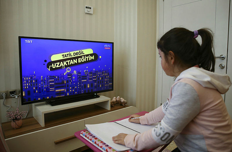 EBA TV canlı yayın izle: 2020 TRT EBA TV ile İlkokul, ortaokul, lise dersleri anlatımı canlı izle! EBA TV frekansı ve öğrenci girişi sayfası!