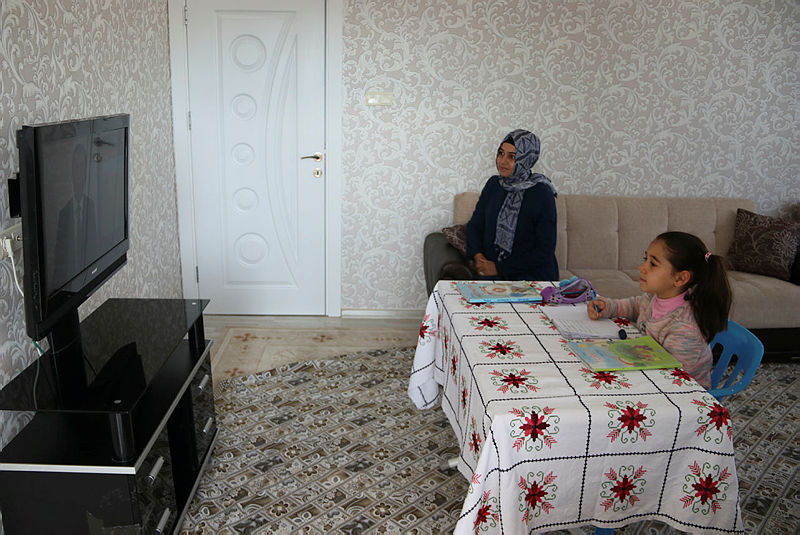 EBA TV canlı yayın izle: 2020 TRT EBA TV ile İlkokul, ortaokul, lise dersleri anlatımı canlı izle! EBA TV frekansı ve öğrenci girişi sayfası!