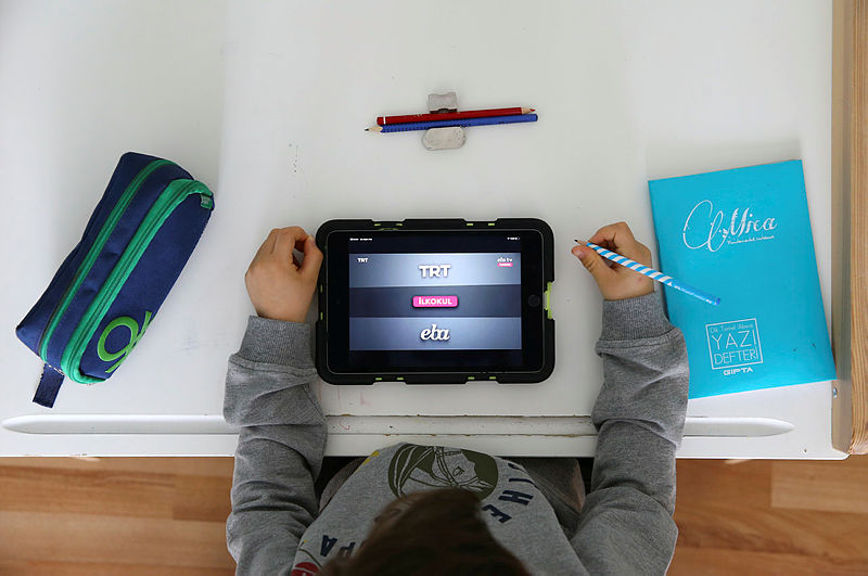 EBA TV canlı yayın izle: 2020 TRT EBA TV ile İlkokul, ortaokul, lise dersleri anlatımı canlı izle! EBA TV frekansı ve öğrenci girişi sayfası!