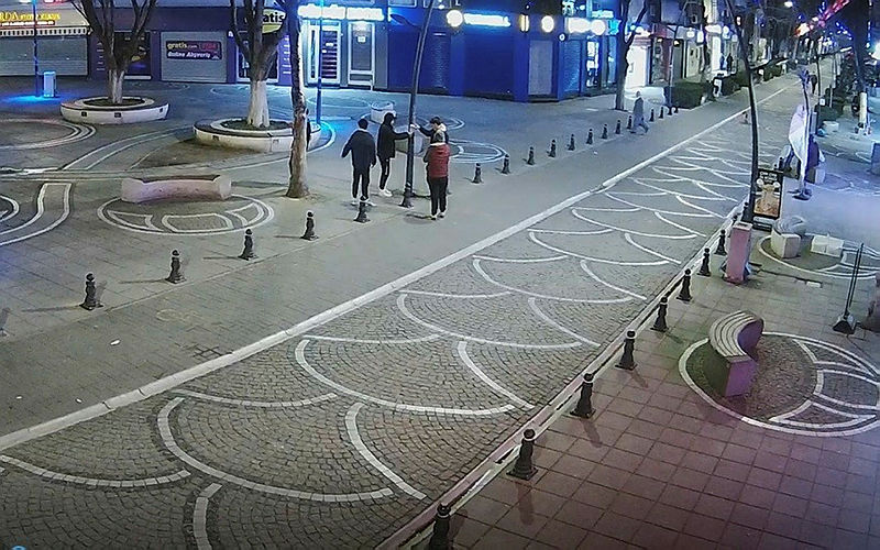 Şoke eden coronavirüs fırsatçılığı! Vatandaşa ayrılan dezenfektanı çaldılar!