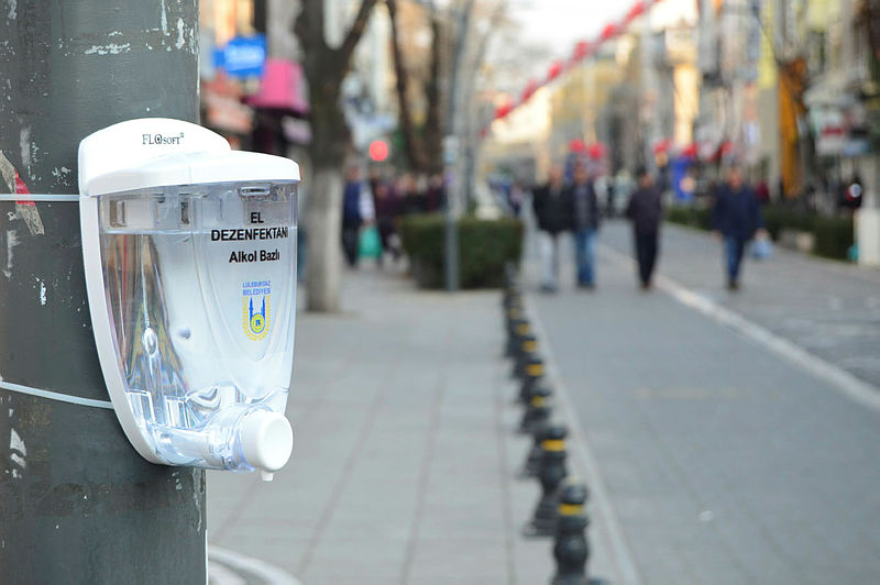 Şoke eden coronavirüs fırsatçılığı! Vatandaşa ayrılan dezenfektanı çaldılar!