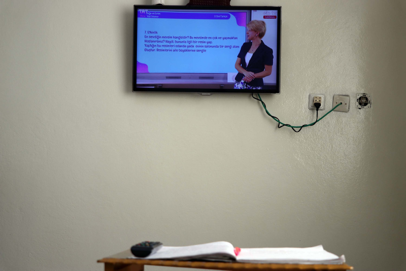 EBA TV canlı yayını HD izle! TRT EBA TV canlı izle ve frekans ayarları sayfası! Uzaktan eğitim hangi kanalda? İşte EBA öğrenci girişi ile şifre alma ekranı