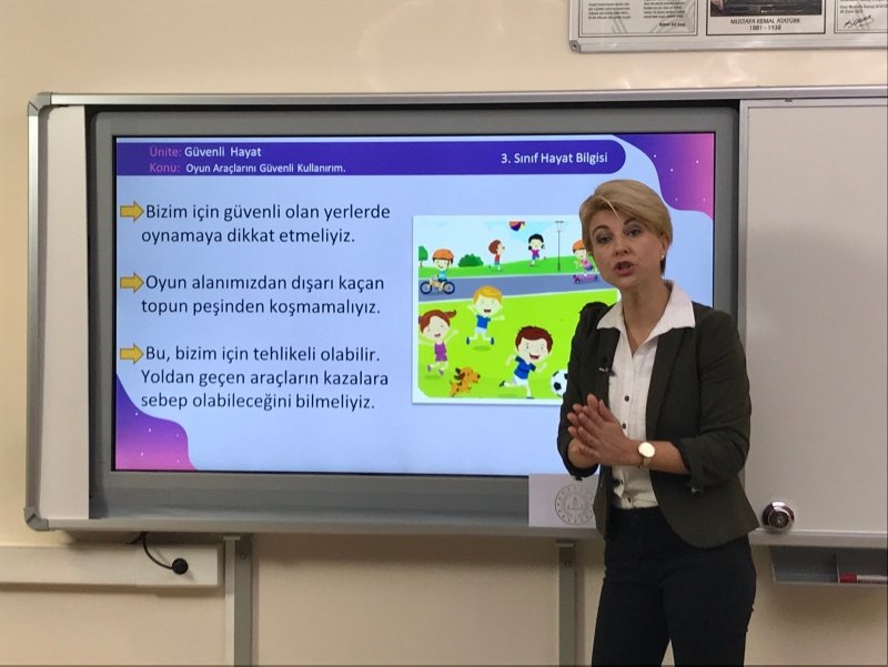 EBA TV canlı yayın izle: 25 Mart TRT EBA TV 3. ders anlatımı izle ve frekans ayarları! Uzaktan eğitim hangi kanalda? EBA canlı yayın ve öğrenci girişi...