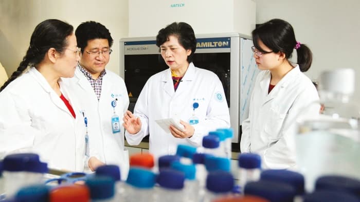 Çin’de coronavirüs savaşında en kritik raporu yazan doktor konuştu! Coronavirüsü böyle yendik