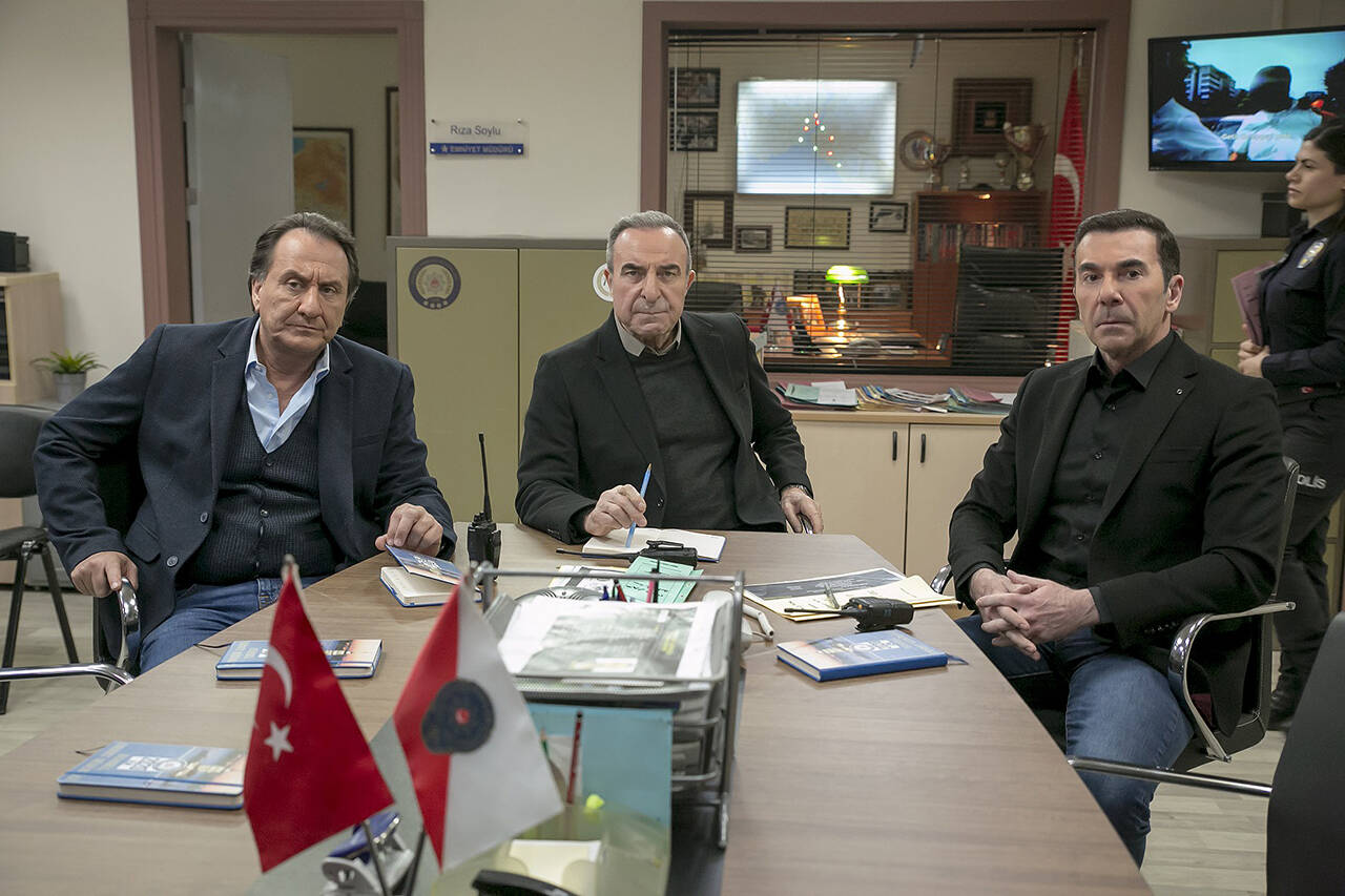 Arka Sokaklar bu akşam var mı yok mu? 3 Nisan Kanal D TV yayın akışı! Arka Sokaklar yeni bölüm ne zaman yayınlanacak?