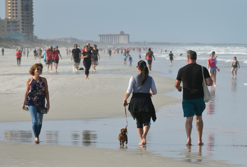 Son Dakika Haberi: ABD’deki bu görüntüler tepkiye neden oldu! Florida’da plajlar açıldı ve...