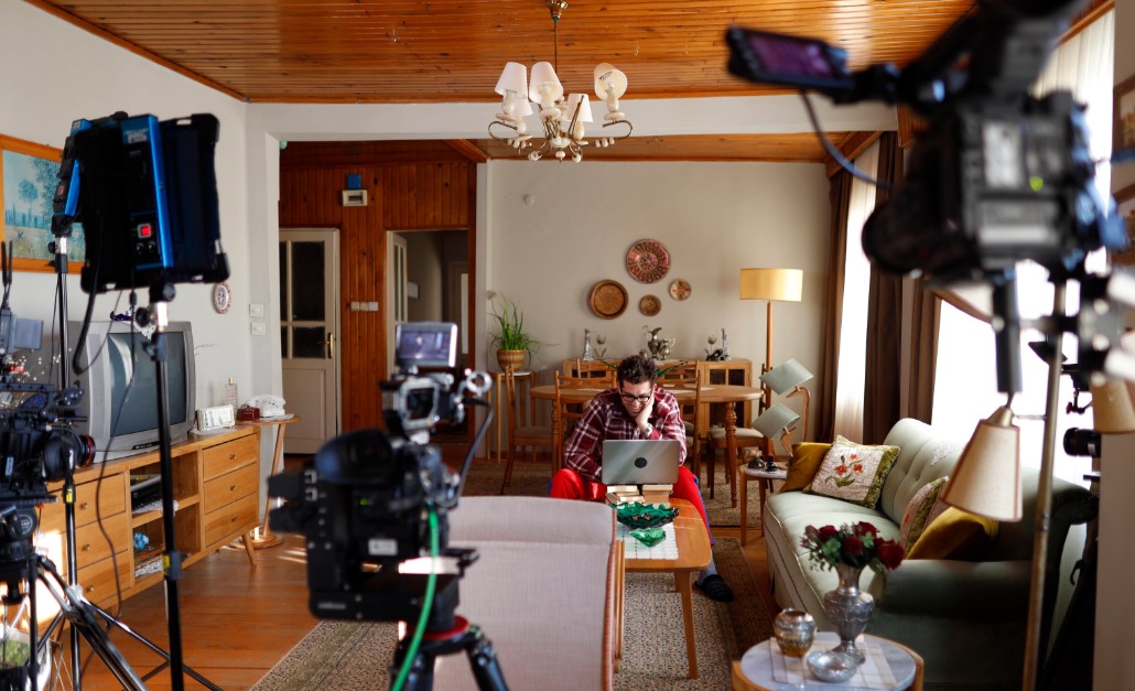 Tutunamayanlar Çevrimiçi ilk bölüm ile bu akşam ekranlarda! Tutunamayanlar Çevrimiçi ilk bölüm fragman!