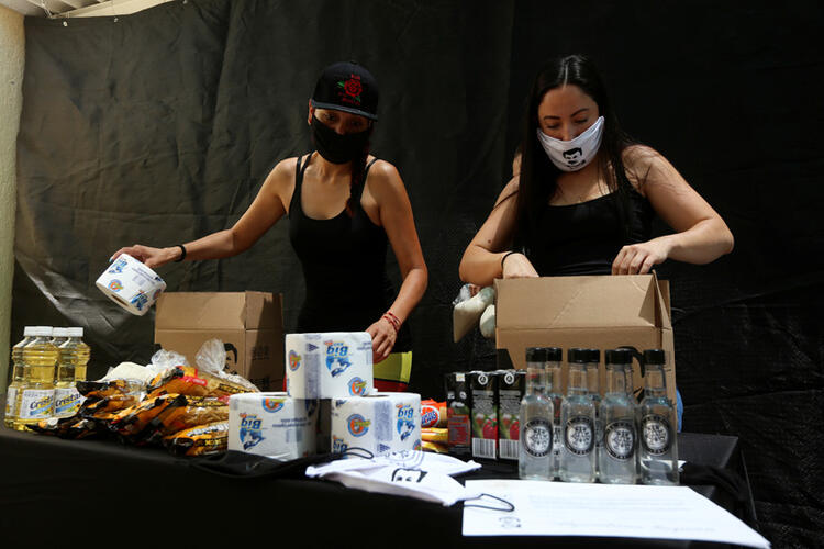 Son dakika: Corona virüs bunu da gösterdi!  El Chapo’nun kızı yardım dağıttı