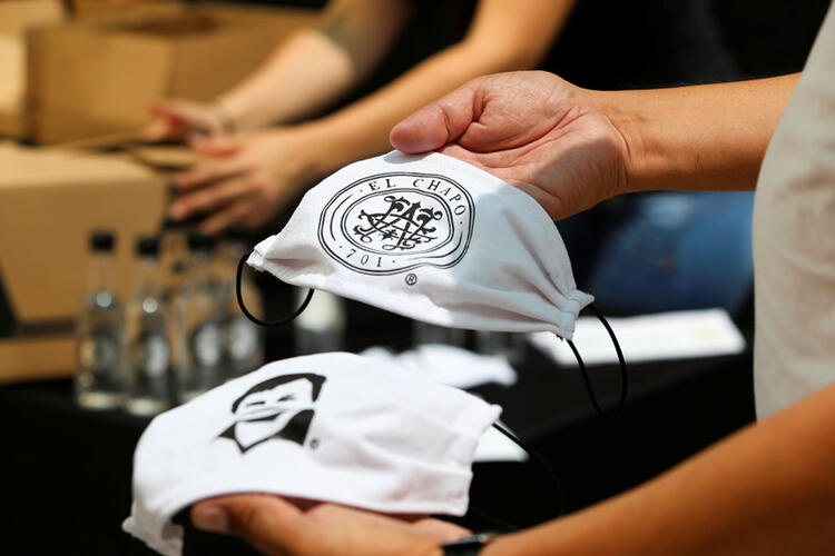 Son dakika: Corona virüs bunu da gösterdi!  El Chapo’nun kızı yardım dağıttı