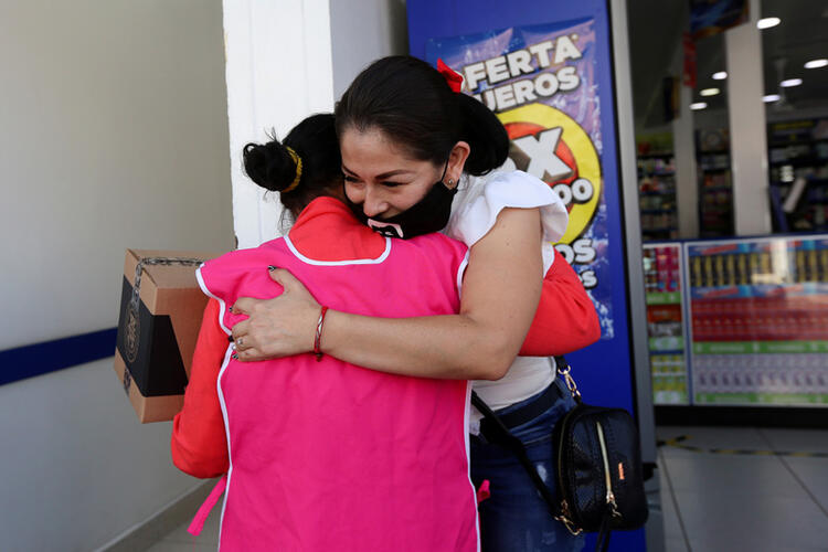 Son dakika: Corona virüs bunu da gösterdi!  El Chapo’nun kızı yardım dağıttı