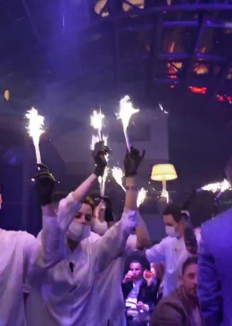 Son dakika haberi: Corona virüs dinlemediler gece kulübünde doyasıya eğlendiler! Sosyal mesafeyi hiçe saydılar...