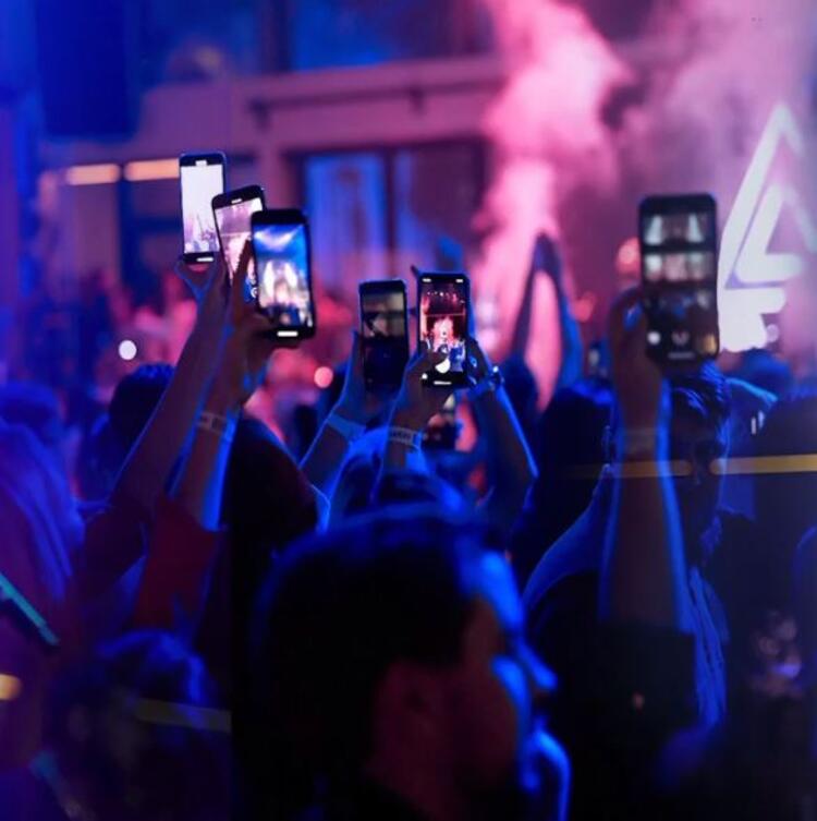 Son dakika haberi: Corona virüs dinlemediler gece kulübünde doyasıya eğlendiler! Sosyal mesafeyi hiçe saydılar...