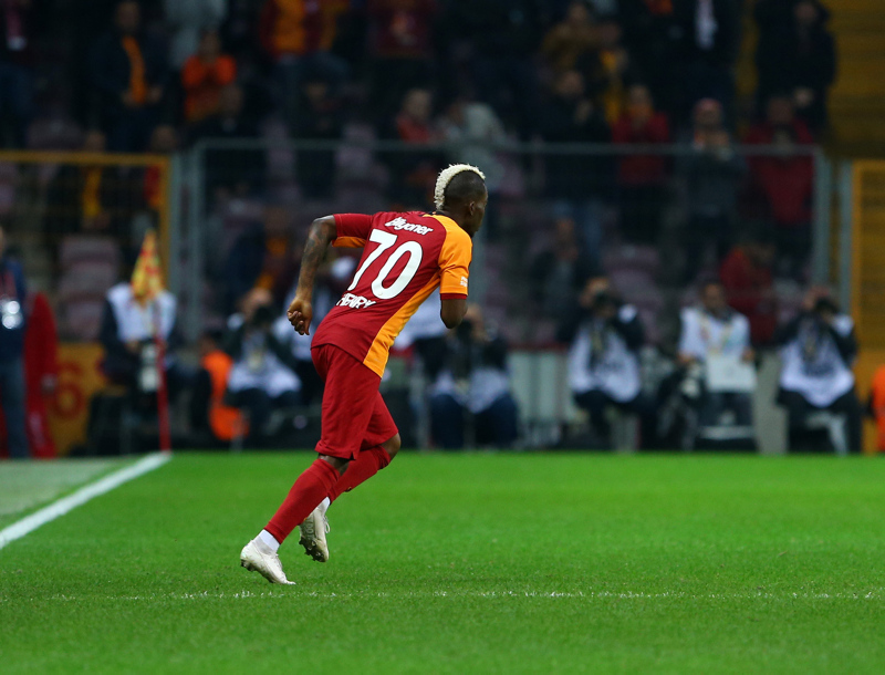 Galatasaray’ın eli kolu bağlı! Transfer çıkmaza girdi...