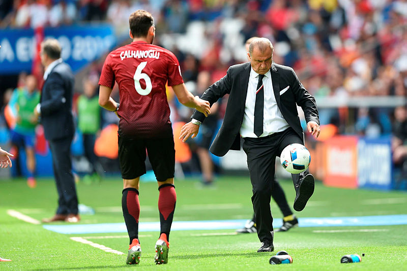 hakan-calhanoglu-galatasarayin-10-numarasi-olmak-istiyorum-1590943061737.jpg