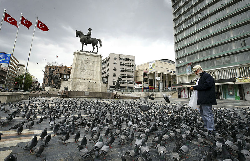 65 yaş üstü sokağa çıkma yasağı kalktı mı, genelge yayımlandı mı? 65 yaş üzeri ne zaman, hangi gün ve saat kaçta sokağa çıkacak?