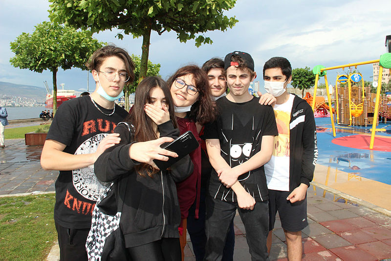 SON DAKİKA AÇIKLAMASI! 18 yaş altı sokağa çıkma yasağı ne zaman bitiyor? 18 yaş altı sokağa çıkma izni günleri ne zaman ve saat kaçta?