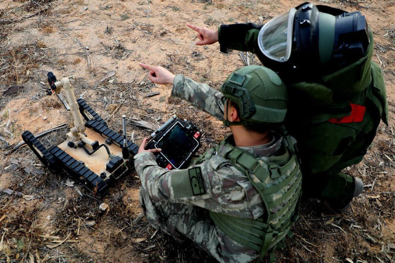 TSK, Libya’da Hafter milislerinin sivil bölgelere tuzakladığı patlayıcıları temizliyor