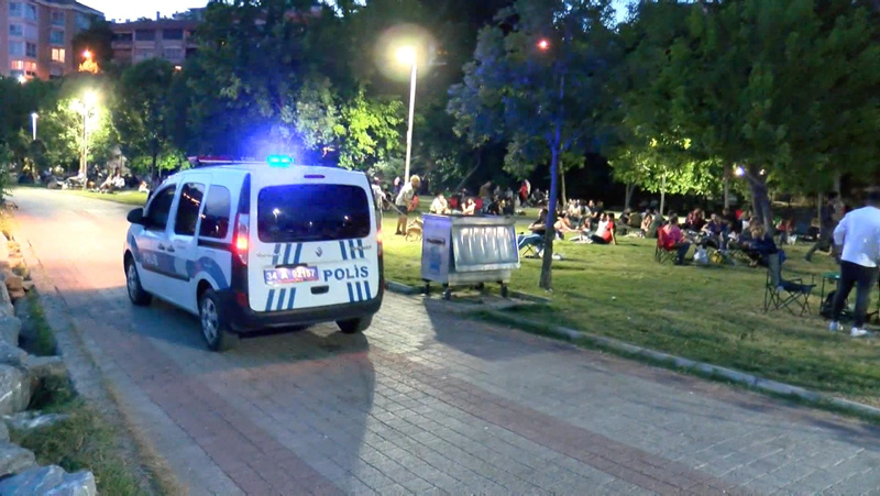 Tüm uyarılara rağmen manzara değişmedi! Kadıköy’de koronavirüs önlemsiz haftasonu