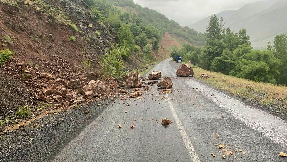 SON DAKİKA: Bingöl'de 5.7 şiddetinde deprem! Erzurum ...