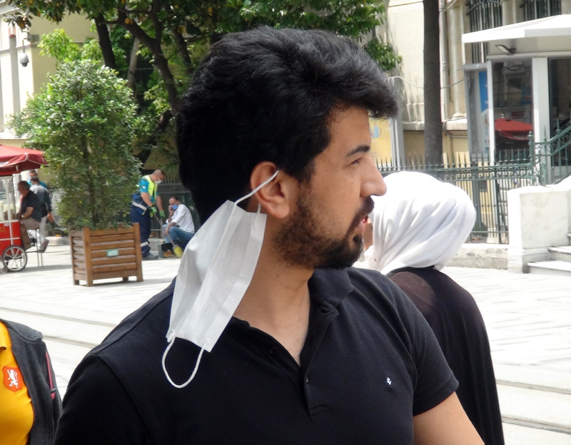 Tüm uyarılara rağmen vatandaş koronavirüs tedbirlerine uymuyor!İşte Taksim’den korkutan görüntüler