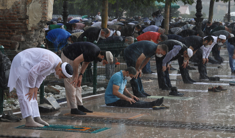 Son dakika: Cuma hutbesinde dikkat çeken Ayasofya mesajı! Diyanet İşleri Başkanı Sultanahmet Camisi’nde okudu...