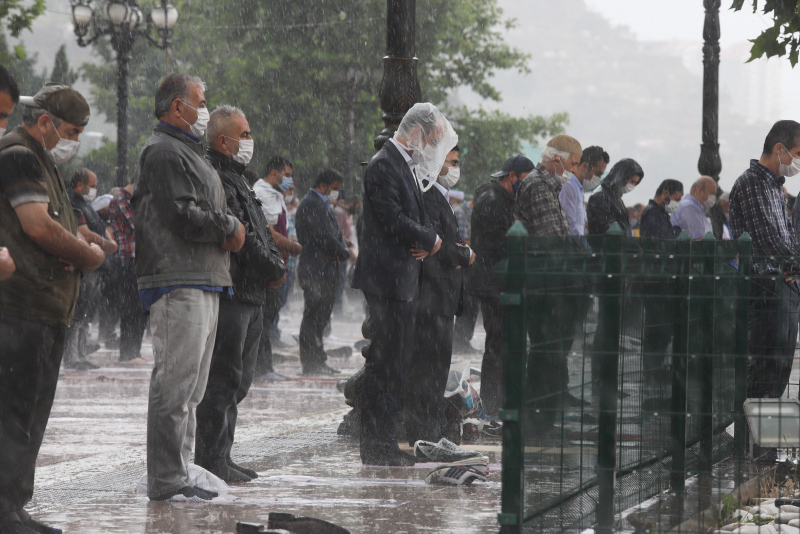Son dakika: Cuma hutbesinde dikkat çeken Ayasofya mesajı! Diyanet İşleri Başkanı Sultanahmet Camisi’nde okudu...