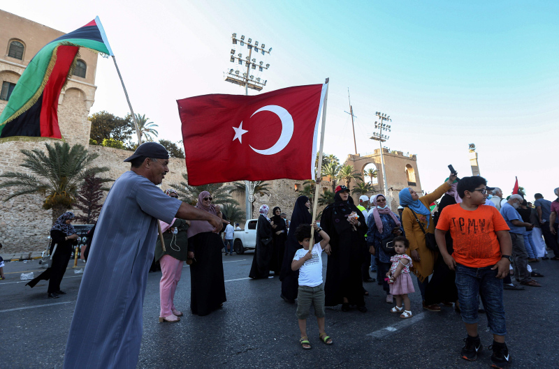Libya'nın başkenti Trablus'ta, Sisi'ye karşı Libya ve Türk bayraklı gösteri