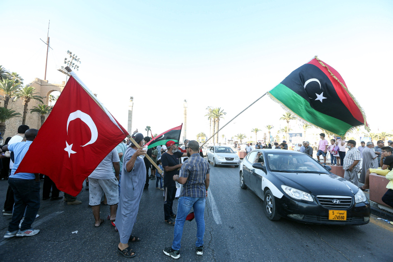 Libya'nın başkenti Trablus'ta, Sisi'ye karşı Libya ve Türk bayraklı gösteri