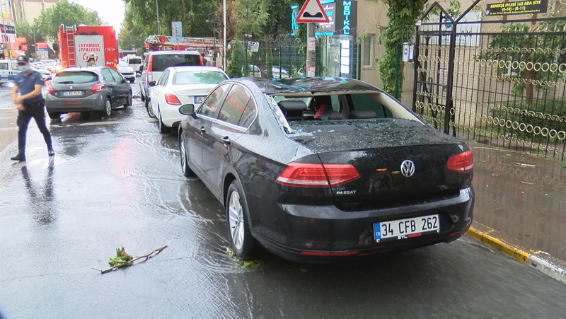Esenyurt’ta sel nedeniyle araç ve evlerde mahsur kalanlar kabusu yaşadı!