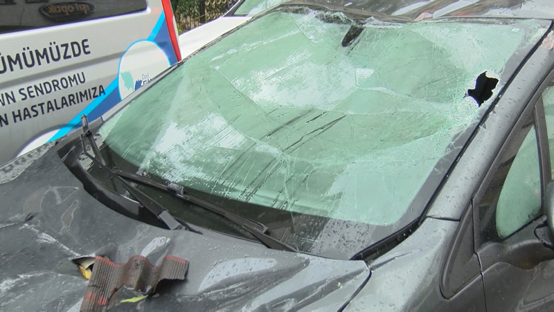 Esenyurt’ta sel nedeniyle araç ve evlerde mahsur kalanlar kabusu yaşadı!